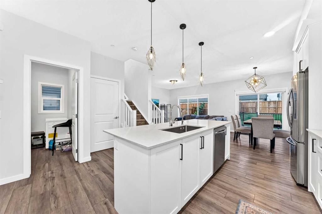 46 Lucas Heights NW, Calgary — photo 5 of 49