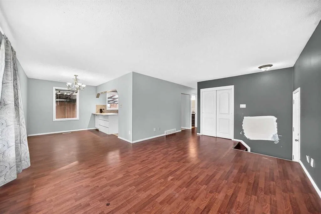 5116 Forego Avenue, Calgary — photo 4 of 34