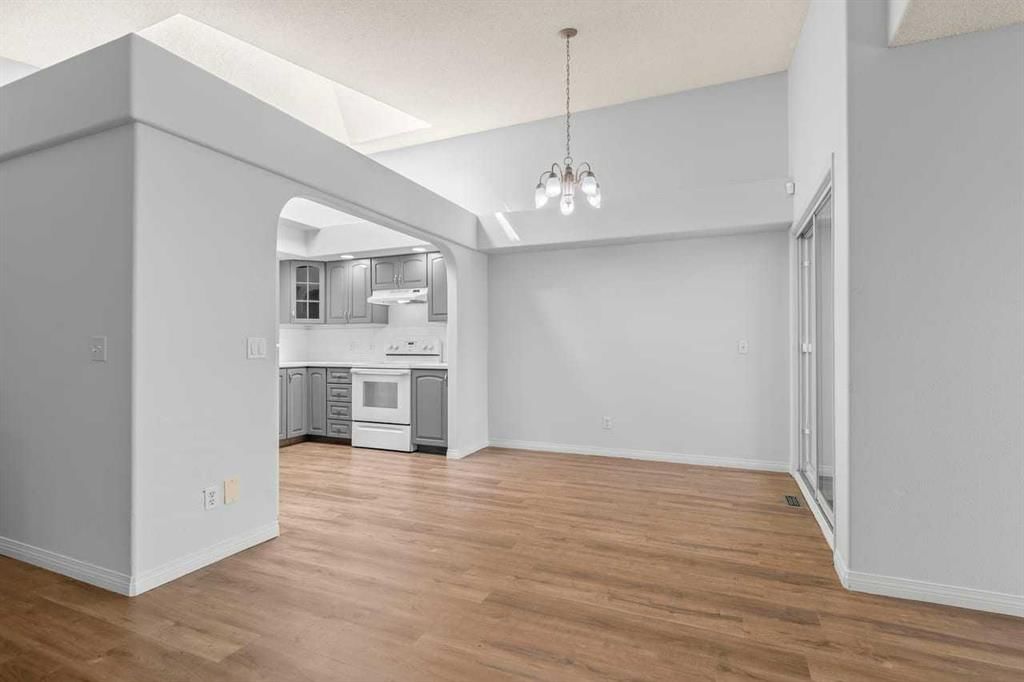 162 Millbank Hill SW, Calgary — photo 5 of 19