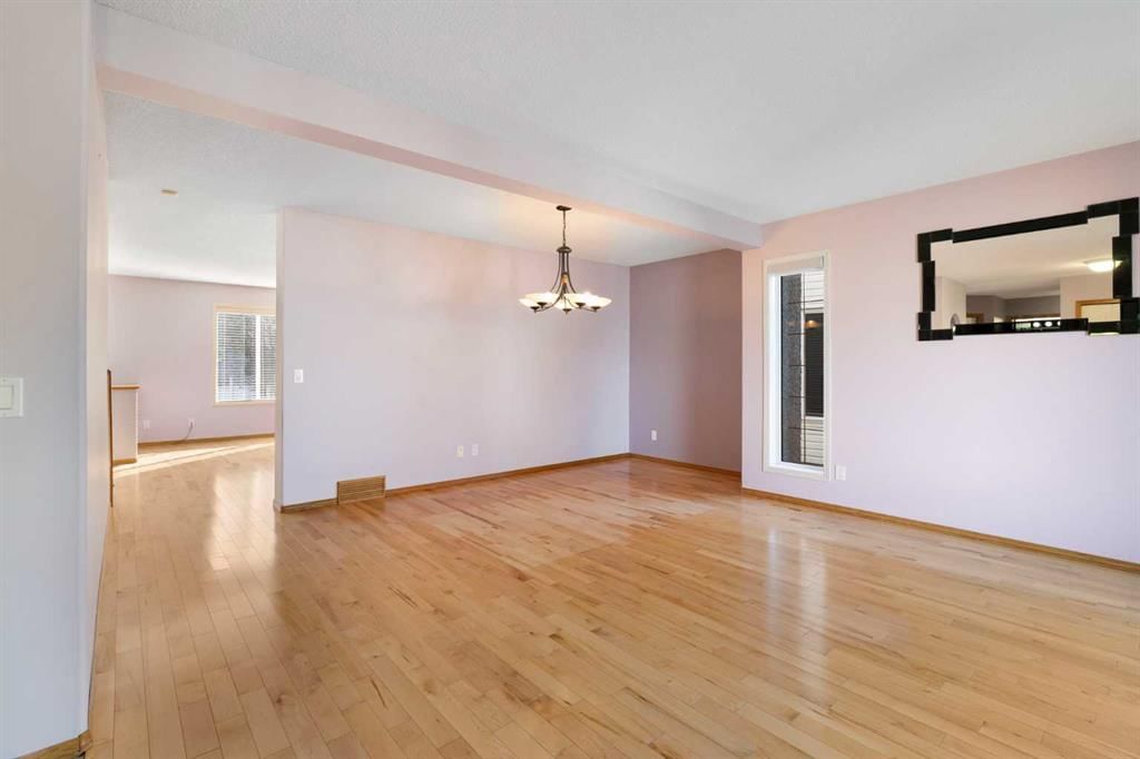 12574 Douglas Woods Road, Calgary — photo 3 of 37