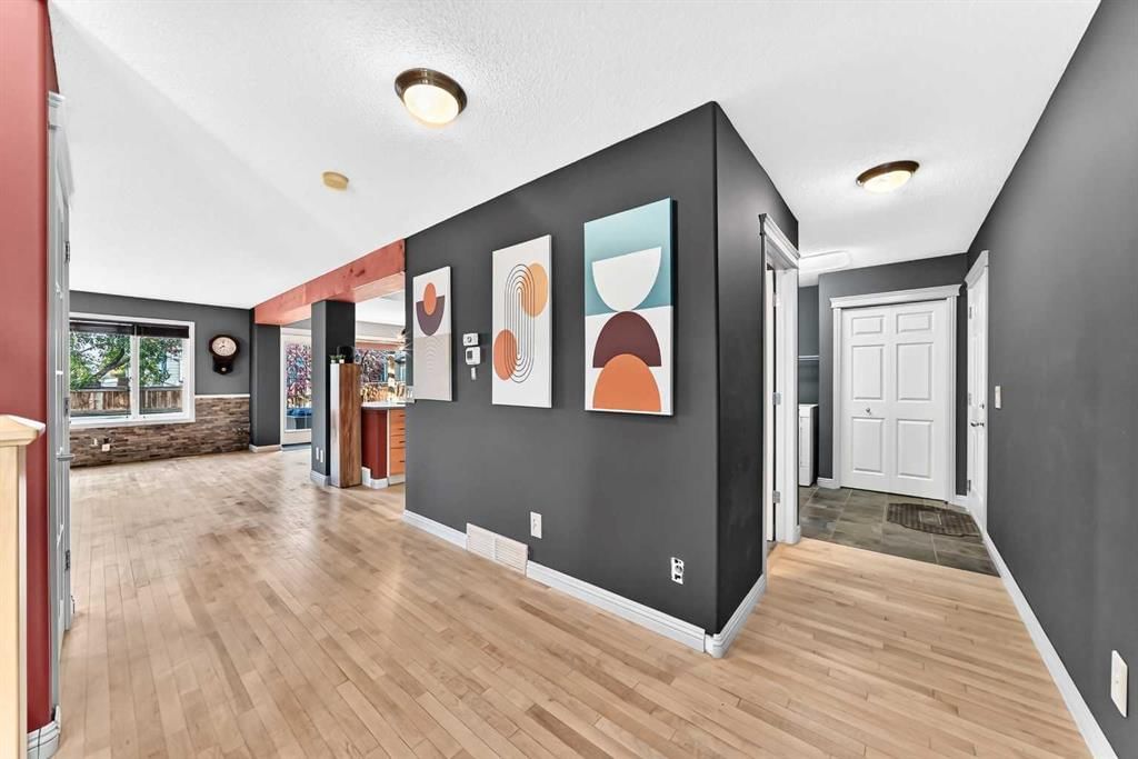 670 Chaparral Drive SE, Calgary — photo 3 of 36