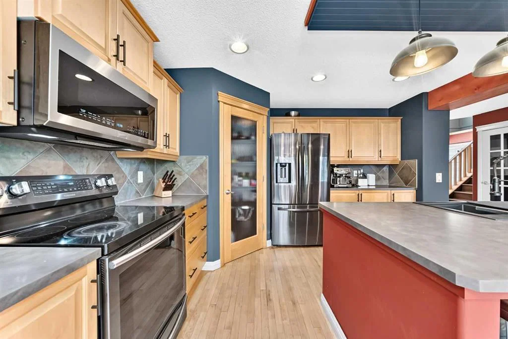 670 Chaparral Drive SE, Calgary — photo 5 of 36