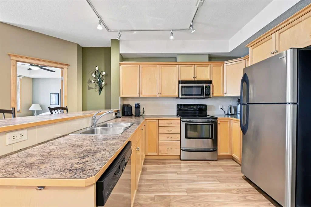330, 15 Everstone Drive SW, Calgary — photo 4 of 44