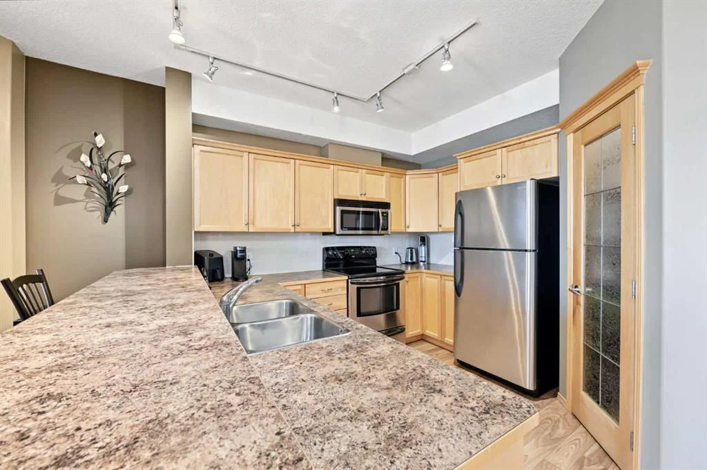 330, 15 Everstone Drive SW, Calgary — photo 5 of 44
