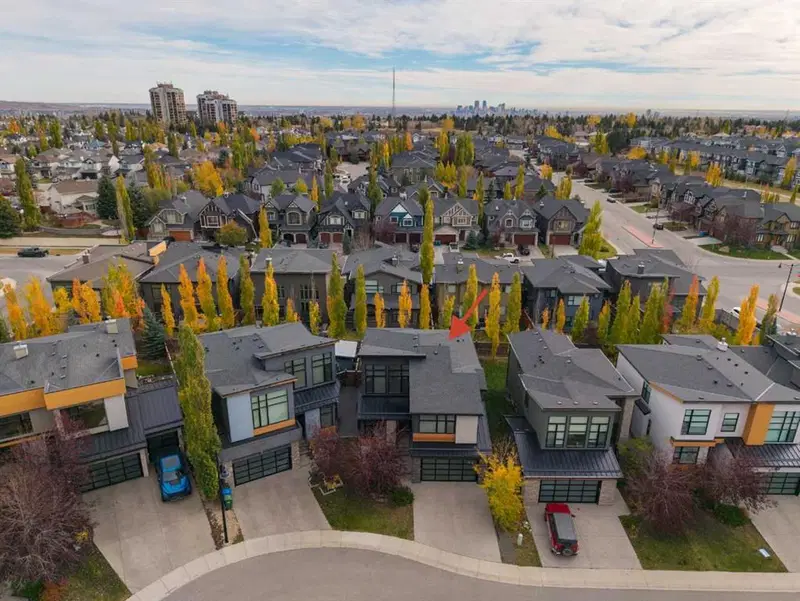 18 West Point Mews SW, Calgary — detached for sale