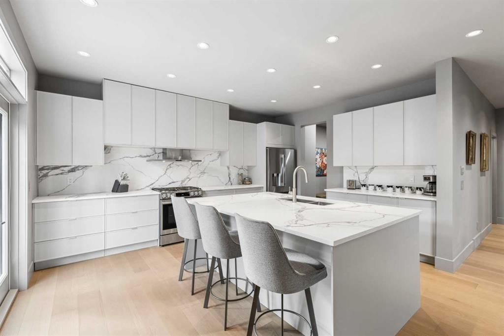 18 West Point Mews SW, Calgary — photo 3 of 42
