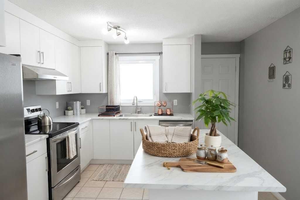 379 Falmere Road NE, Calgary — photo 3 of 16