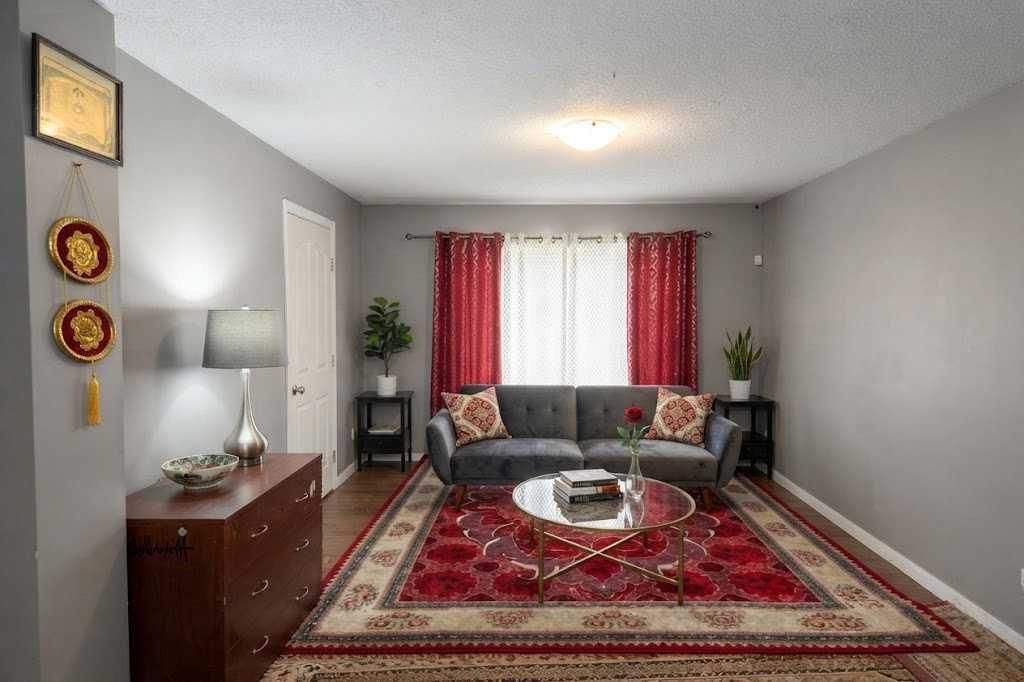379 Falmere Road NE, Calgary — photo 5 of 16