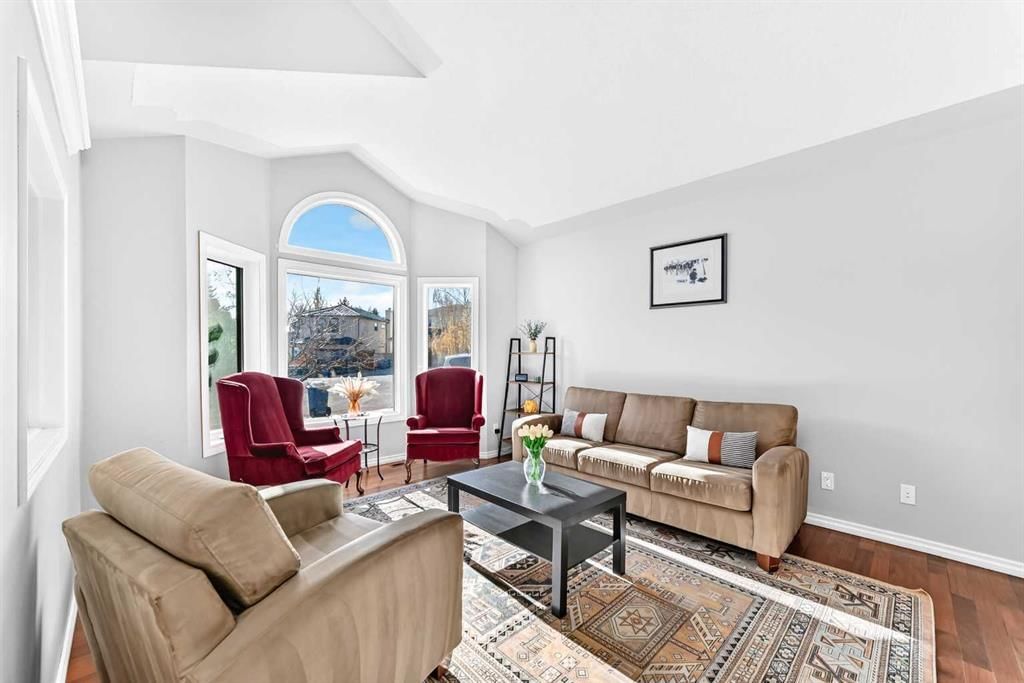 315 Wood Valley Bay SW, Calgary — photo 3 of 40