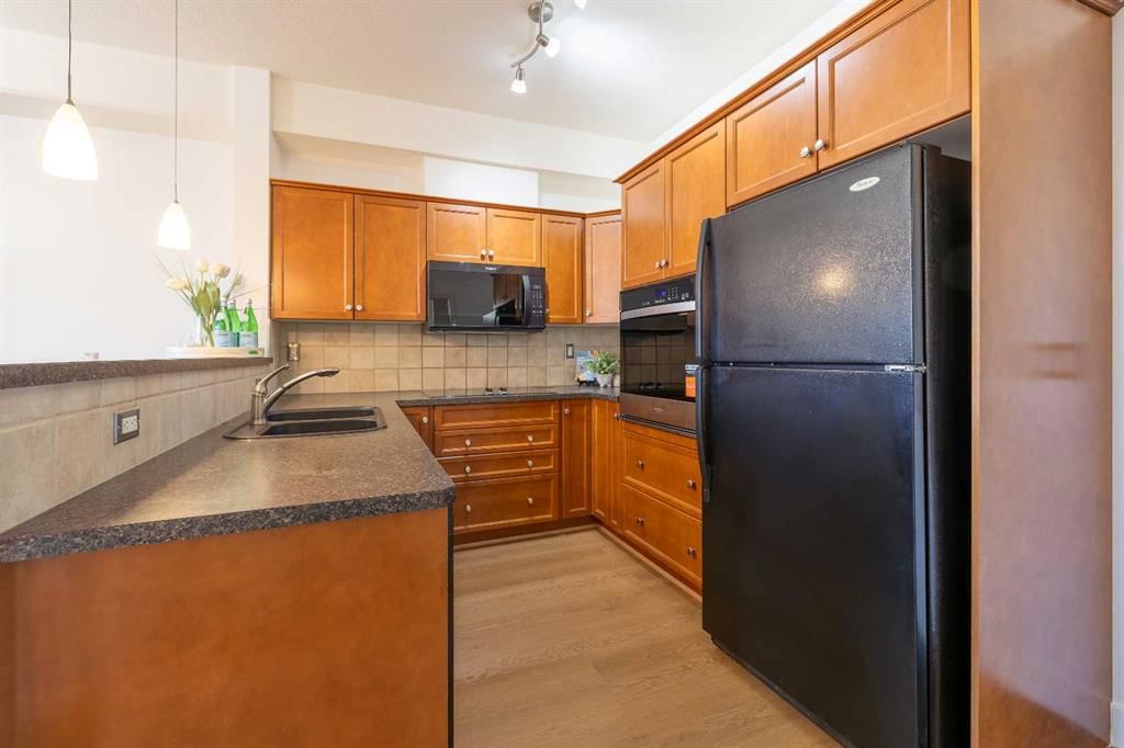 526, 26 Val Gardena View SW, Calgary — photo 3 of 40
