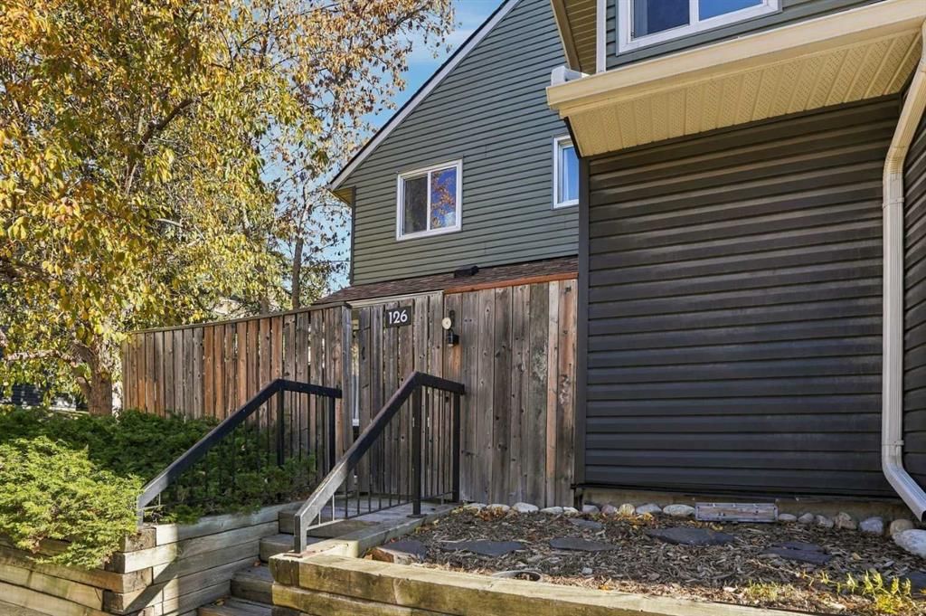 126, 33 Glamis Green SW, Calgary — photo 2 of 46
