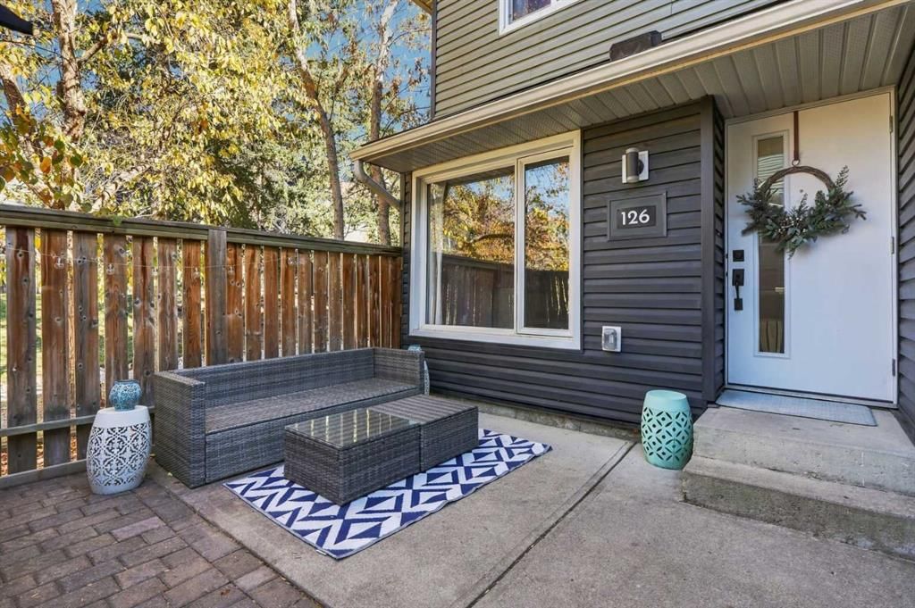 126, 33 Glamis Green SW, Calgary — photo 3 of 46
