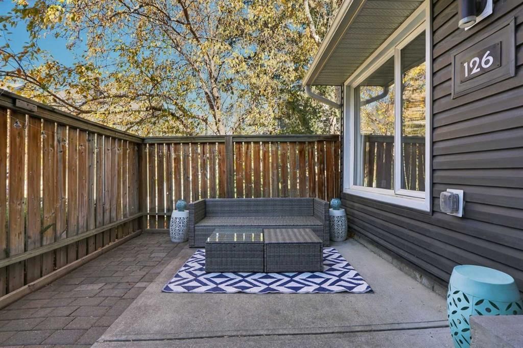 126, 33 Glamis Green SW, Calgary — photo 4 of 46