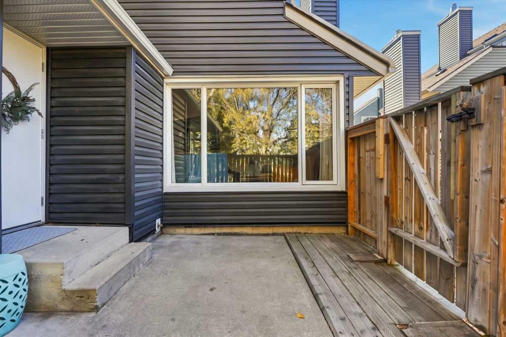 126, 33 Glamis Green SW, Calgary — photo 5 of 46