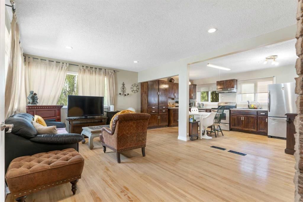 87 Hillgrove Drive SW, Calgary — photo 3 of 36