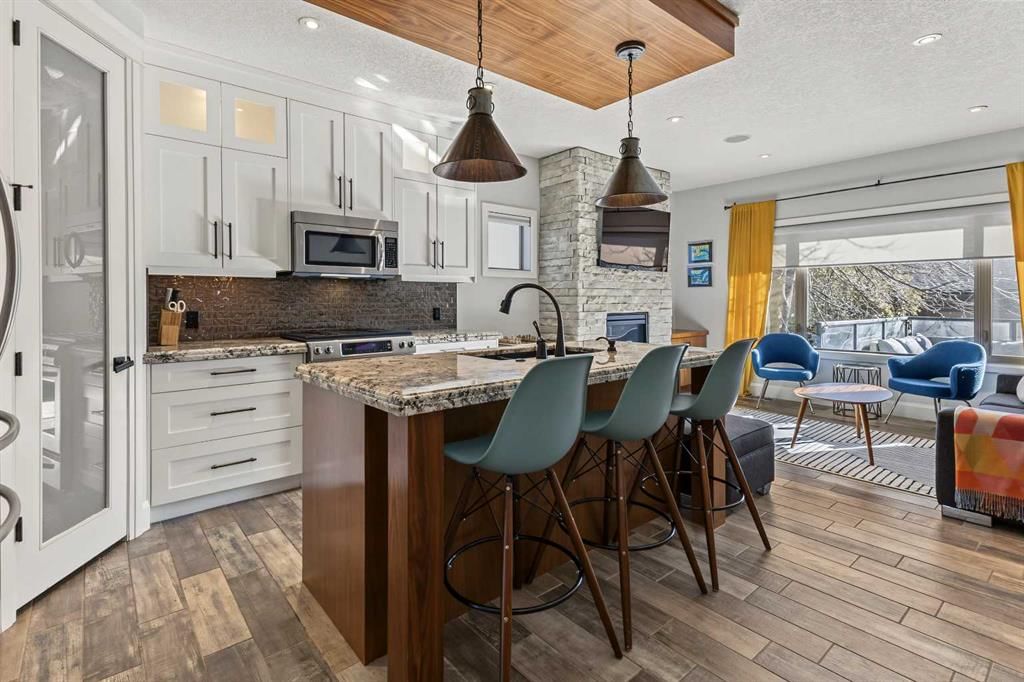 535 21 Avenue NW, Calgary — photo 3 of 49