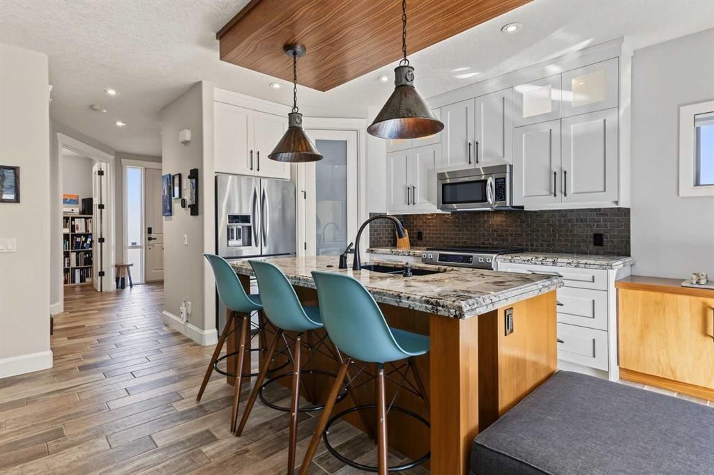 535 21 Avenue NW, Calgary — photo 5 of 49