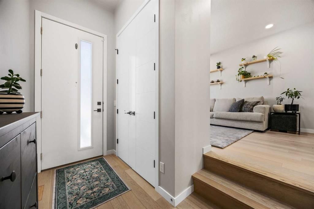 2127 12 Street NW, Calgary — photo 2 of 38