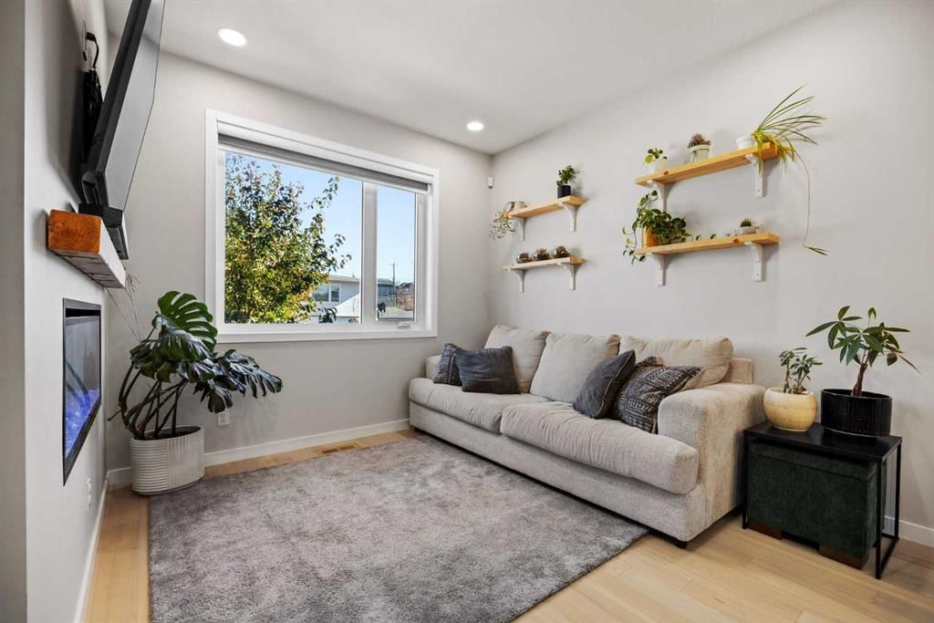 2127 12 Street NW, Calgary — photo 3 of 38