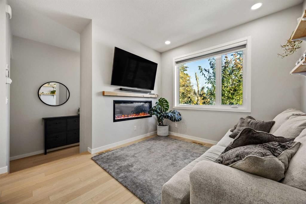 2127 12 Street NW, Calgary — photo 4 of 38