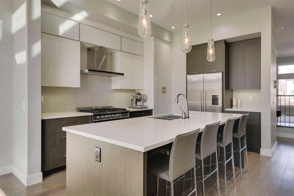 2341 22 Avenue SW, Calgary — photo 3 of 45