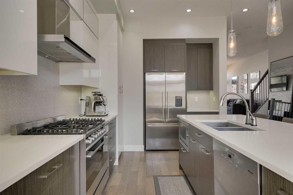 2341 22 Avenue SW, Calgary — photo 4 of 45