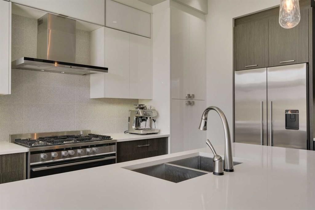 2341 22 Avenue SW, Calgary — photo 5 of 45