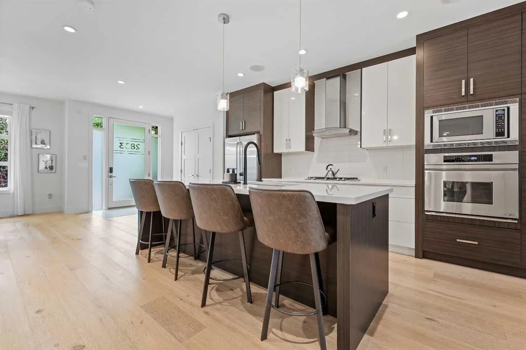 2833 26 Street SW, Calgary — photo 2 of 50