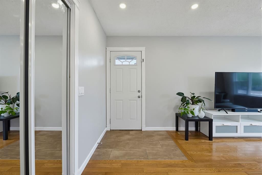 1303 Penedo Crescent SE, Calgary — photo 2 of 48