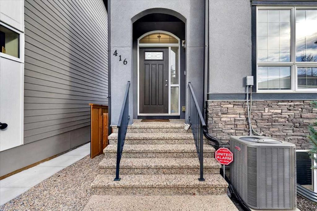 416 37 Avenue NW, Calgary — photo 5 of 50