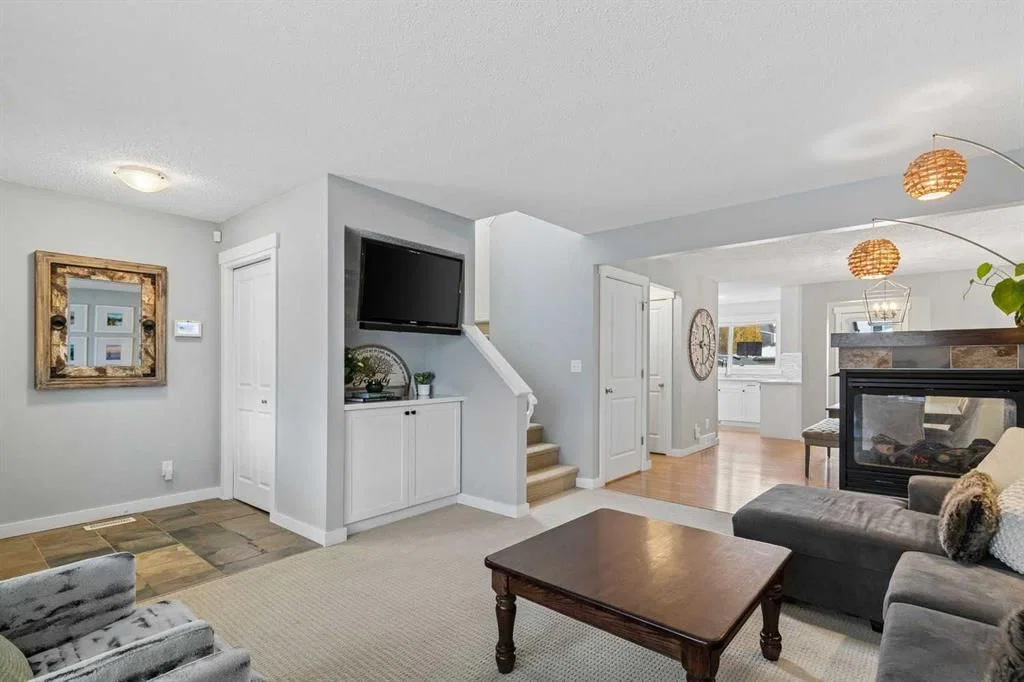61 West Coach Place SW, Calgary — photo 4 of 46