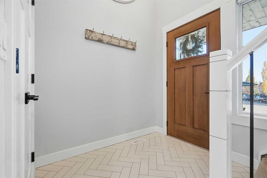 130 Chapman Close SE, Calgary — photo 3 of 50