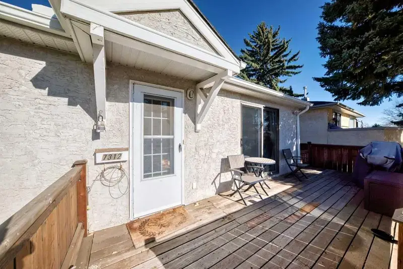 7312 36 Avenue NW, Calgary — photo 3 of 50