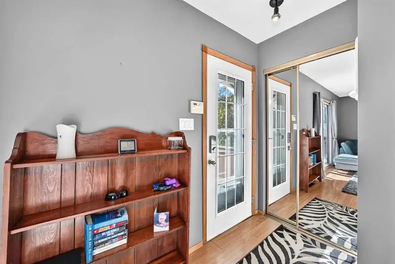 7312 36 Avenue NW, Calgary — photo 4 of 50