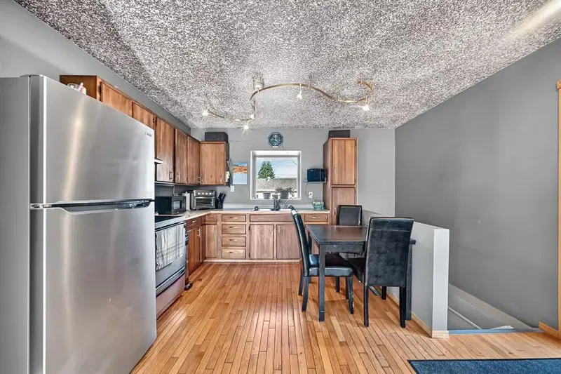 7312 36 Avenue NW, Calgary — photo 5 of 50