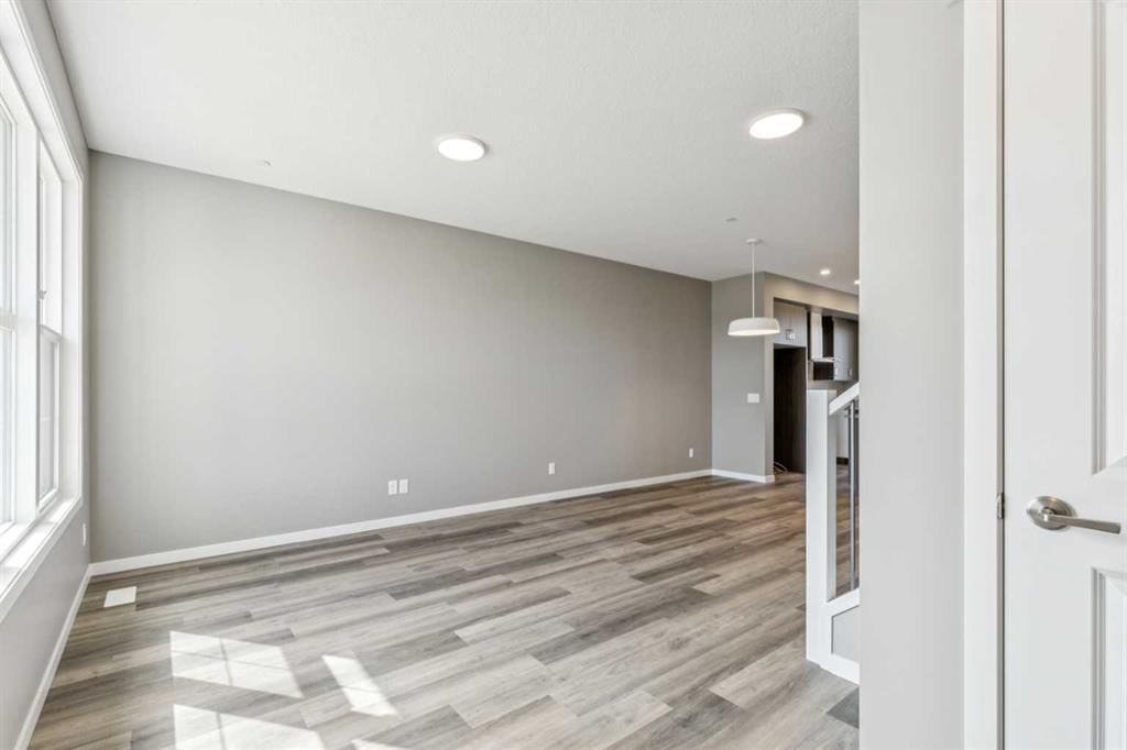 205 Hotchkiss Road SE, Calgary — photo 3 of 23