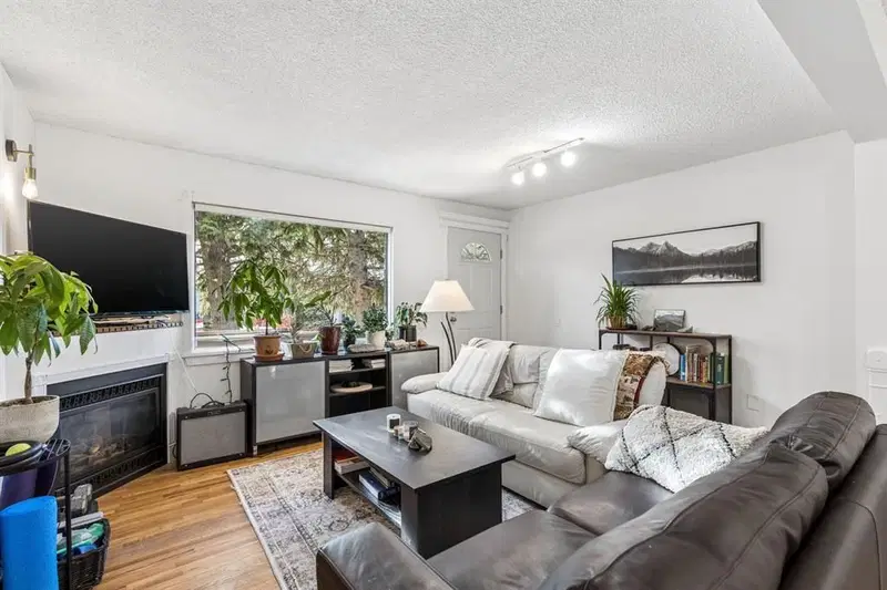 5216 18 Avenue NW, Calgary — photo 3 of 45
