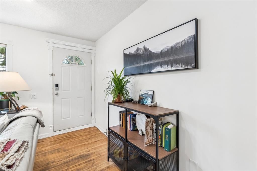 5216 18 Avenue NW, Calgary — photo 4 of 45