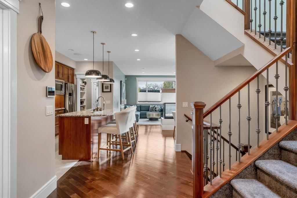 2532 20 Street SW, Calgary — photo 4 of 49