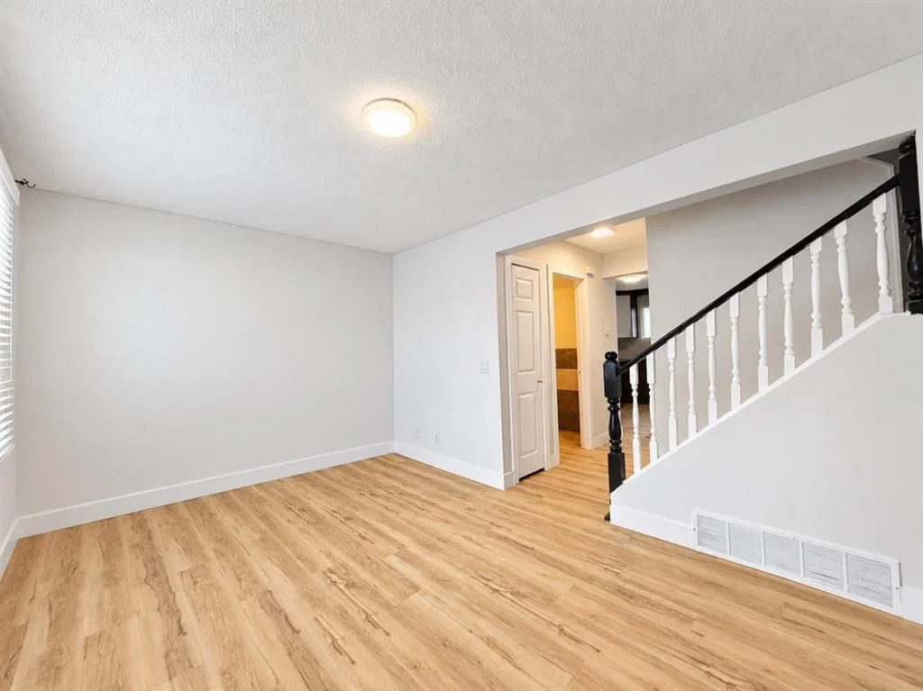 251 Pensville Close SE, Calgary — photo 2 of 17