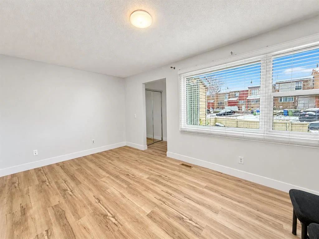 251 Pensville Close SE, Calgary — photo 3 of 17