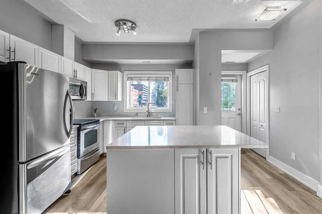 2, 1720 11 Street SW, Calgary — main listing photo