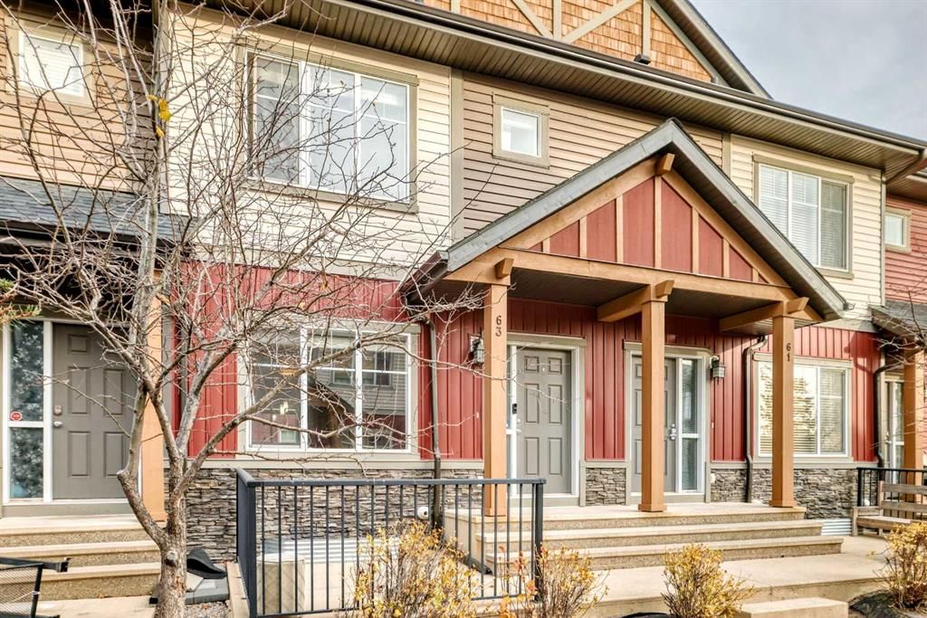 63 skyview springs Circle NE, Calgary — photo 3 of 50