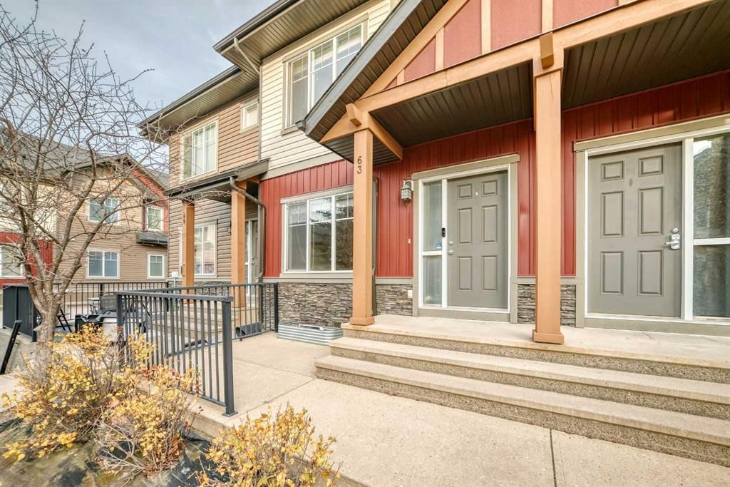 63 skyview springs Circle NE, Calgary — photo 4 of 50