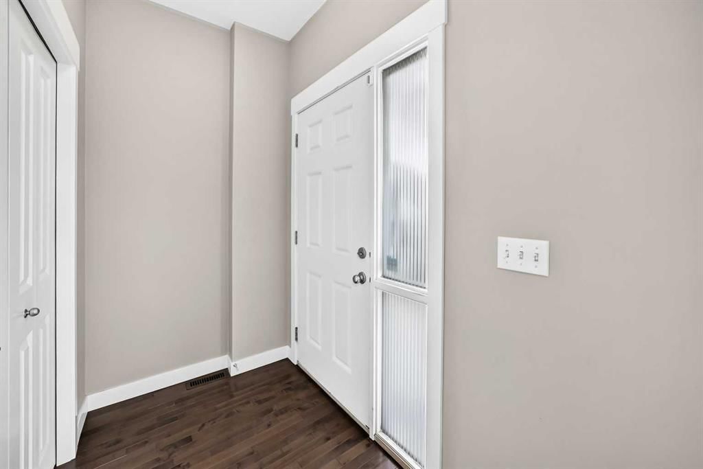 63 skyview springs Circle NE, Calgary — photo 5 of 50