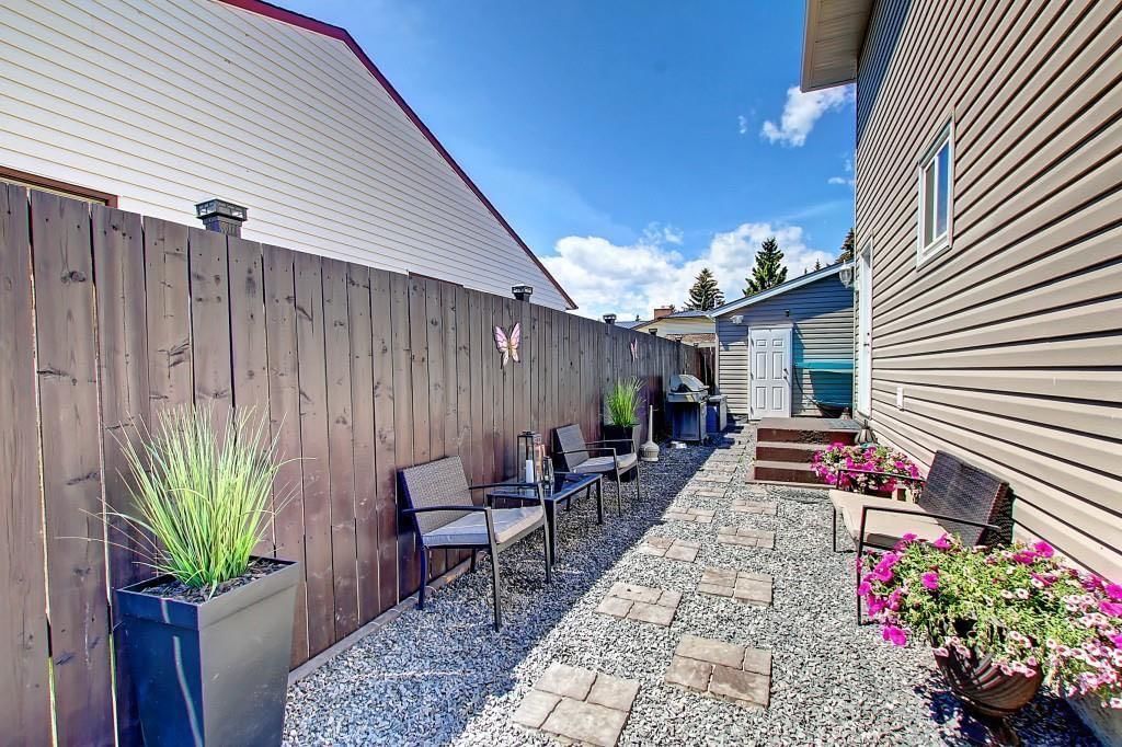 4111 58 Street NE, Calgary — photo 4 of 25