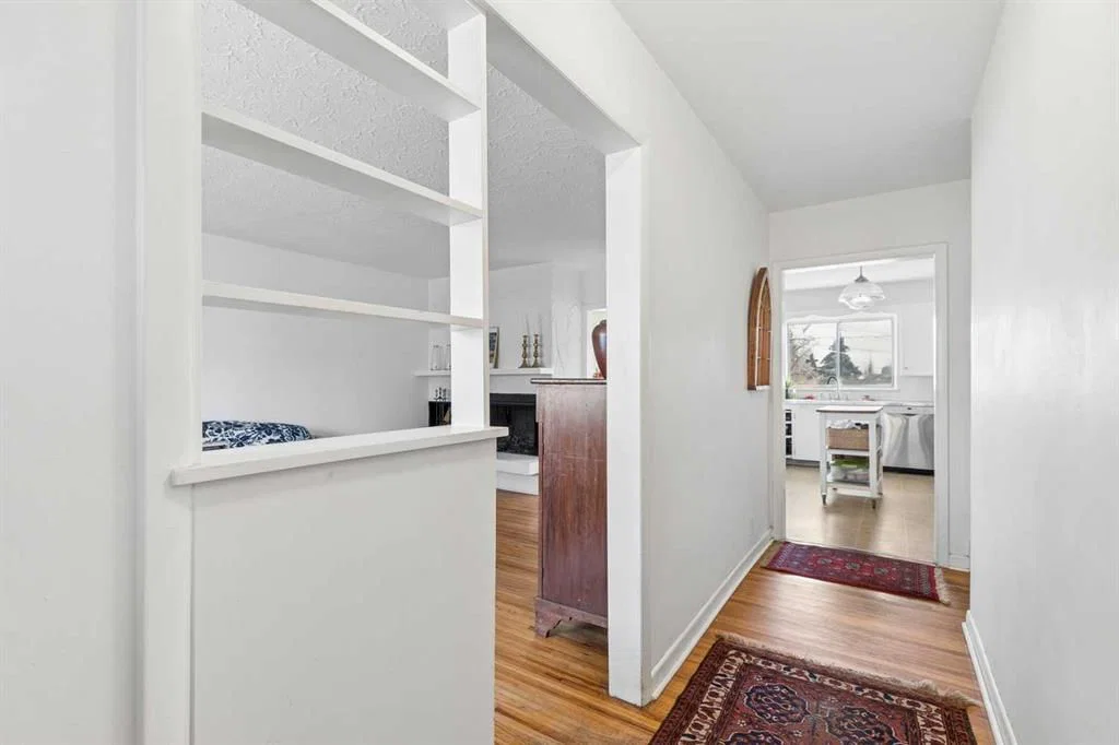56 Hunter Street NW, Calgary — photo 4 of 30