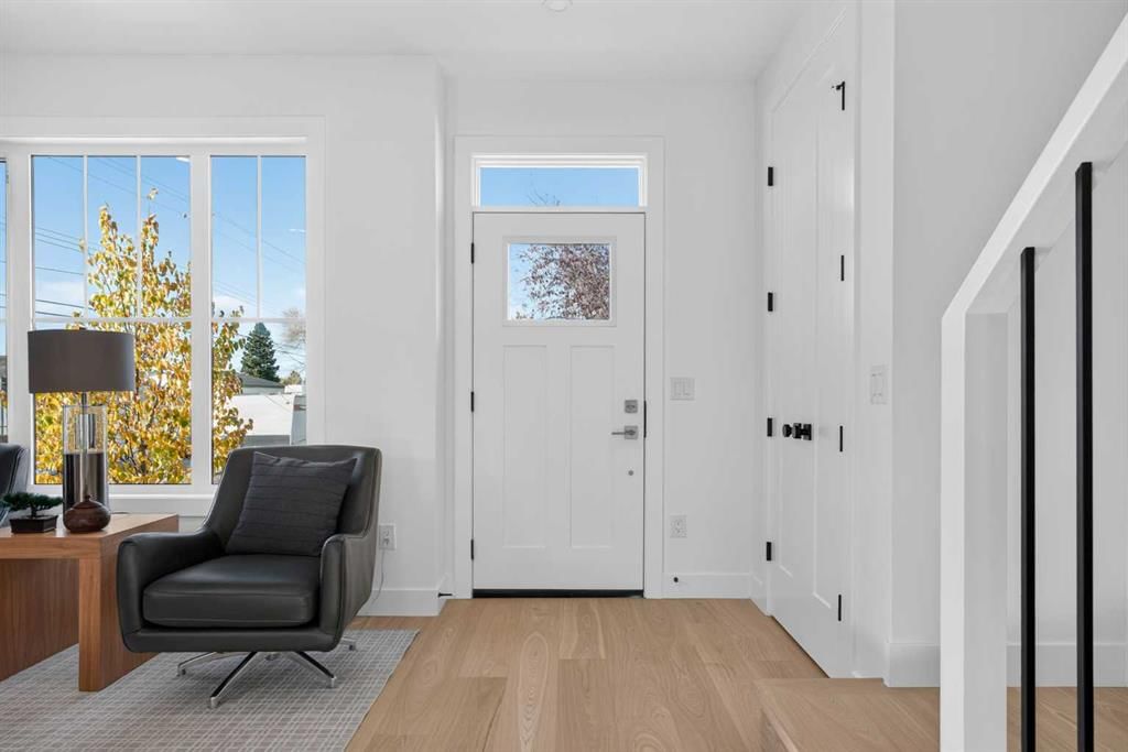 2234 44 Street NW, Calgary — photo 2 of 37