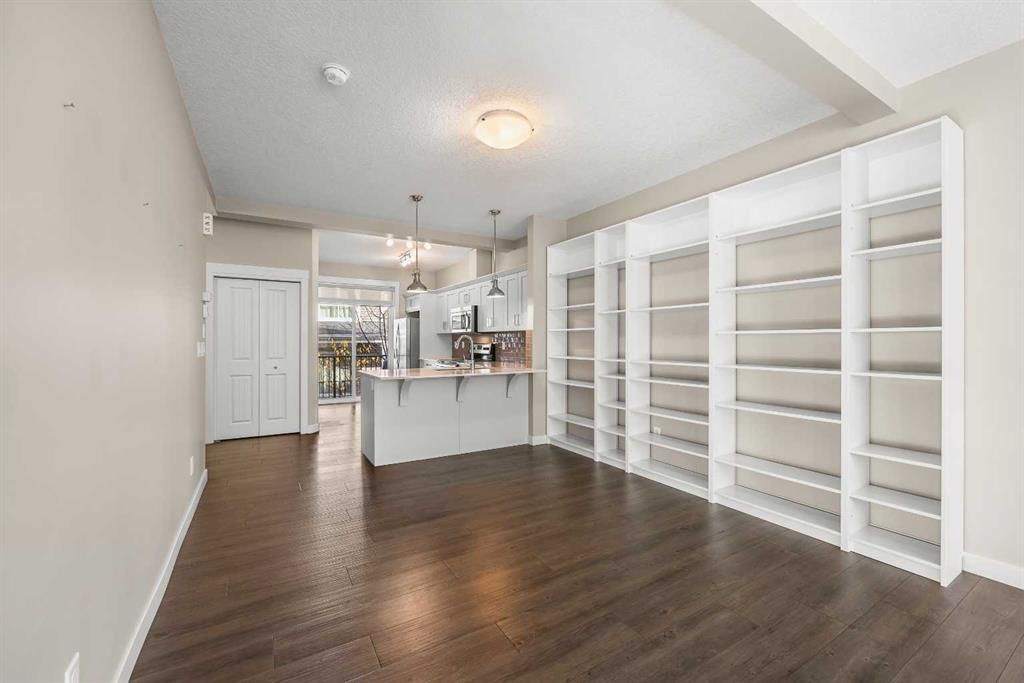 203, 355 Nolancrest Heights NW, Calgary — photo 3 of 36