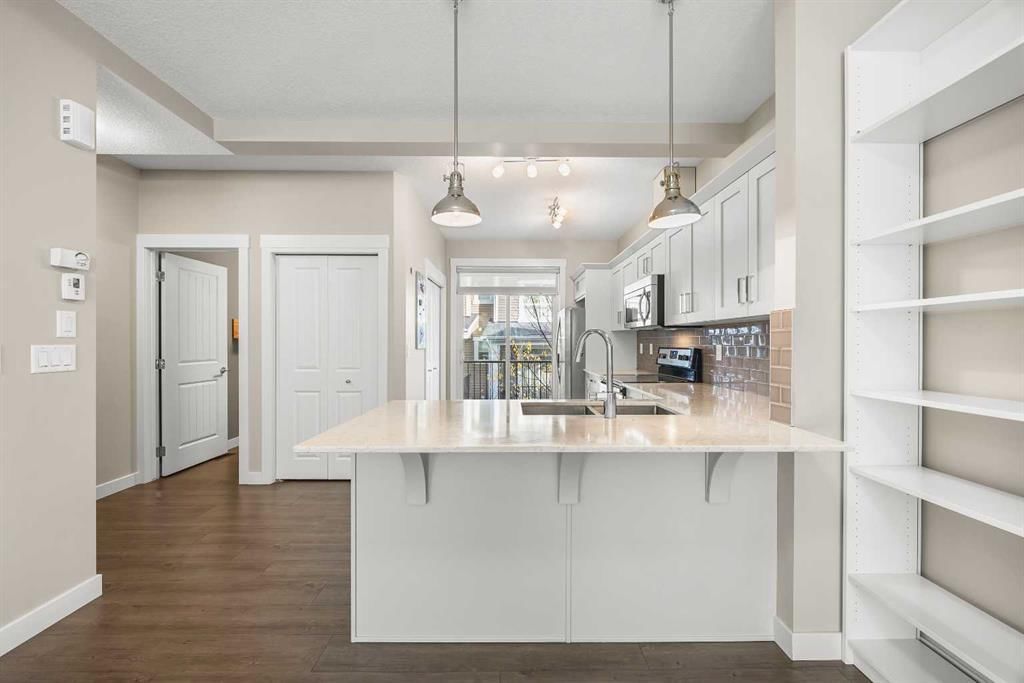 203, 355 Nolancrest Heights NW, Calgary — photo 4 of 36